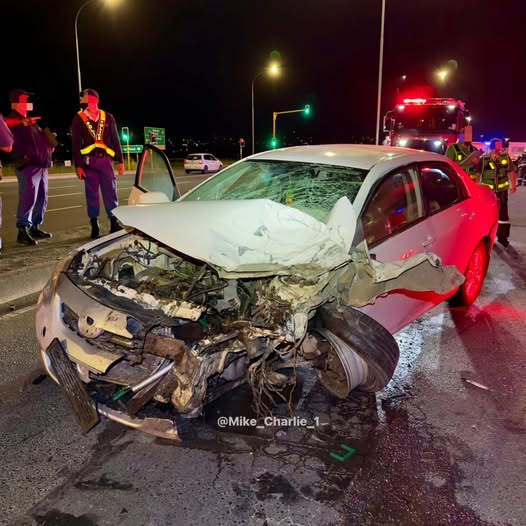 _ArriveAlive's tweet image. Two vehicles collide on the R301 Jan Van Riebeeck Drive, Paarl.

tinyurl.com/292lydtc

#ArriveAlive #MikeCharlie1