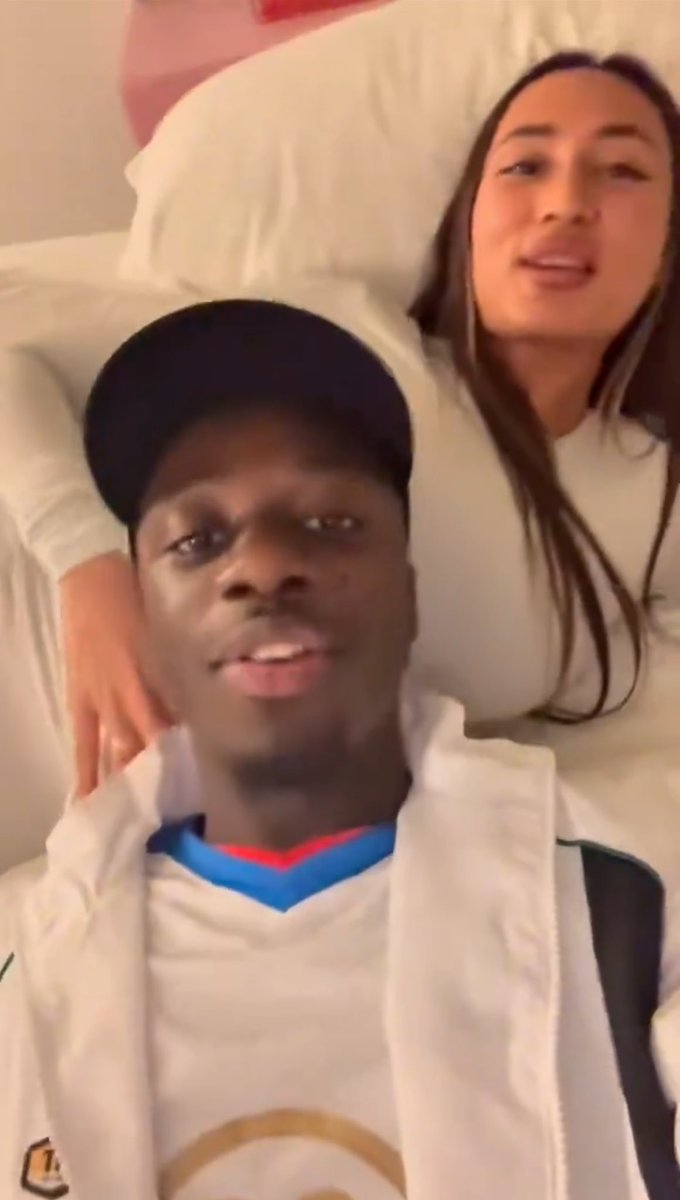 Astrid avec Bosh née en 1992 et Astrid avec JRK19 née en 2004 elle est dans le game depuis 2012 13 ans de carrière faut souligner la longévité elle traverse les époques