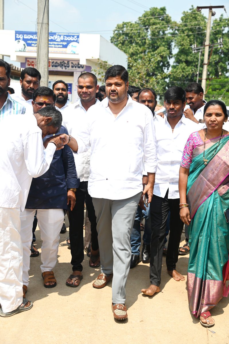 BuntyBRS's tweet image. ఇబ్రహీంపట్నం నియోజకవర్గంలో ఈ రోజు జరిగిన పలు వివాహ వేడుకలకు హాజరై, నూతన వధూవరులకు శుభాకాంక్షలు తెలియజేయడం జరిగింది.