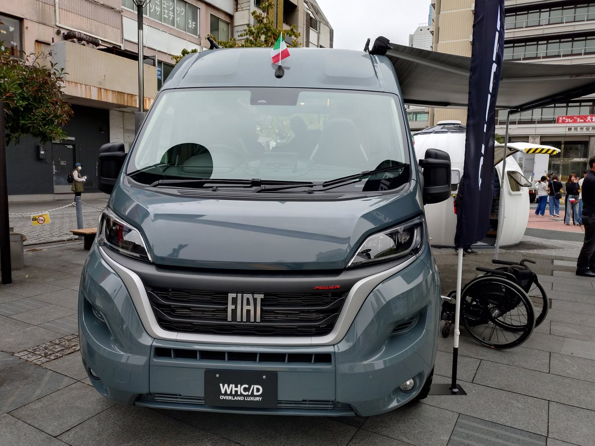 FIATのキャンピングカーもイケてましたね。