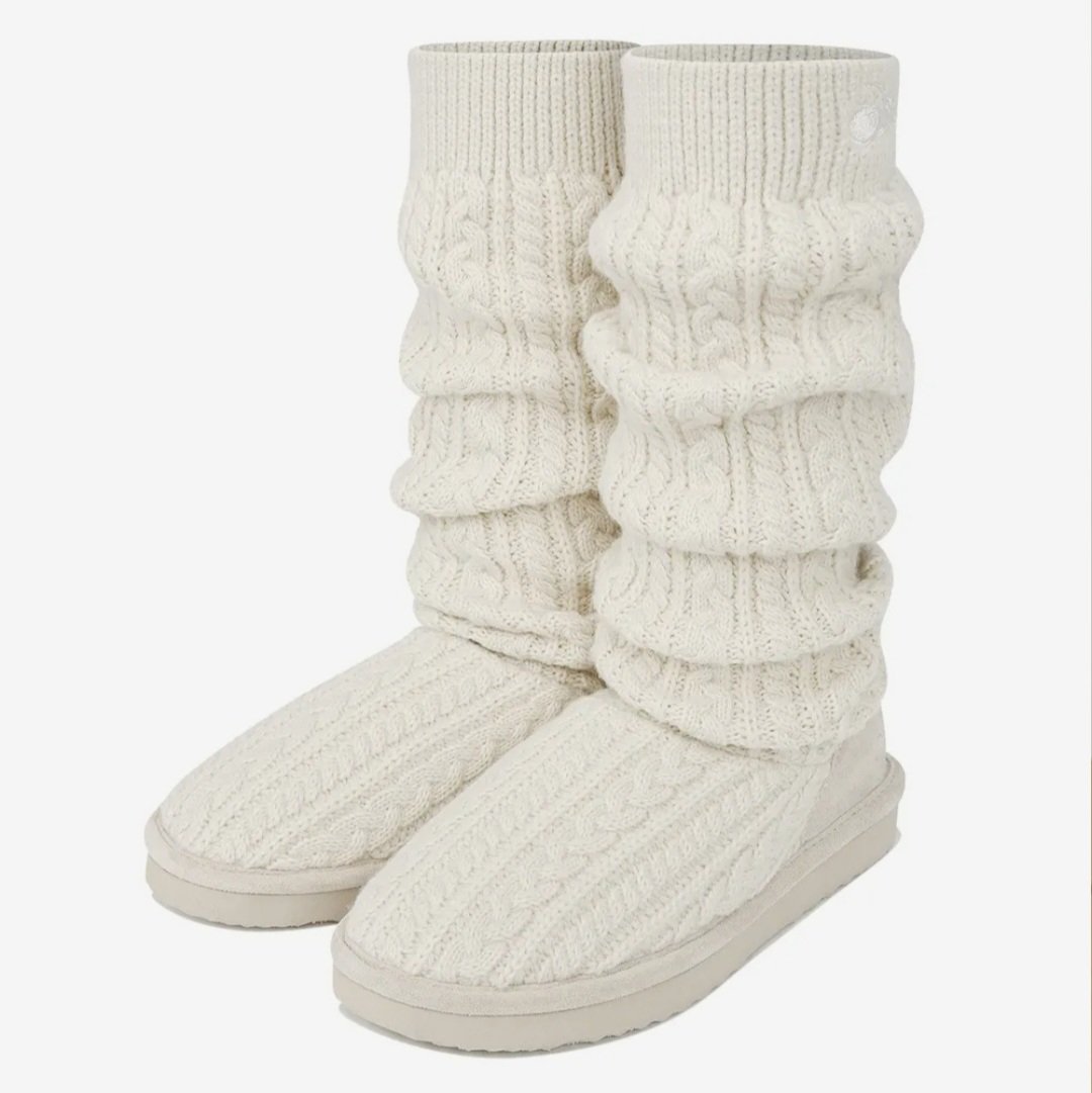 탐나는 부츠 4개
1. 굽 5, 가격 11.3
2. 굽 5, 가격 13.1
3. 굽 4, 가격 5.3
4. 굽 2.2, 가격 4.9
더 취향인건 1,2인데 가격은 할인 폭이 큰 3,4임..ㅜ 아무나 제발 골라줘🥺🥺