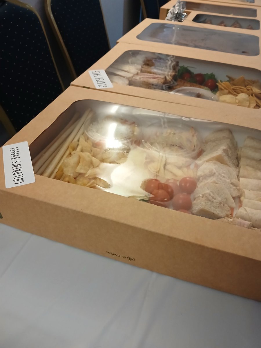 Beescountrykit's tweet image. Buffet goals 😍
Freshly made. Beautifully boxed.
Eco packaging, gluten-free options &amp;amp; plenty of Bees love inside 💛
#Buffet #Catering  #Chorley