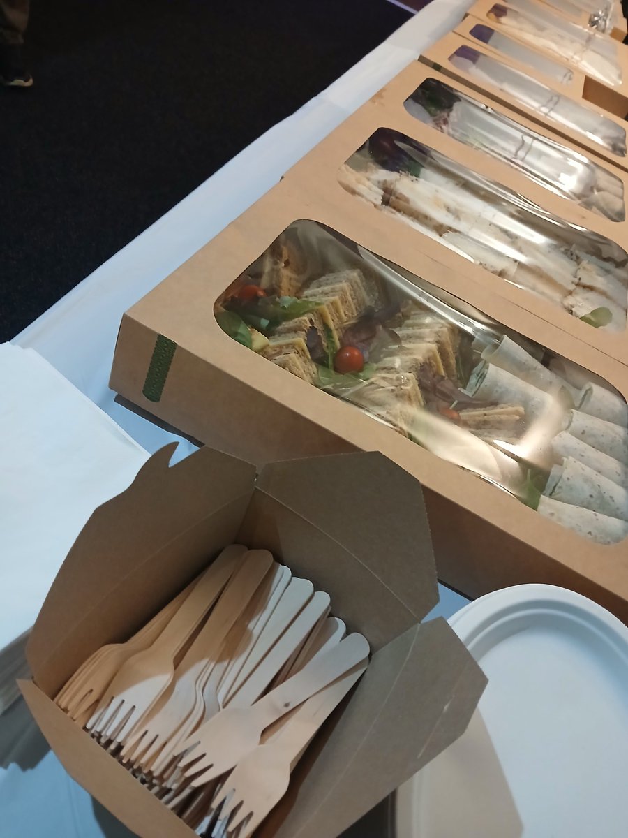 Beescountrykit's tweet image. Buffet goals 😍
Freshly made. Beautifully boxed.
Eco packaging, gluten-free options &amp;amp; plenty of Bees love inside 💛
#Buffet #Catering  #Chorley