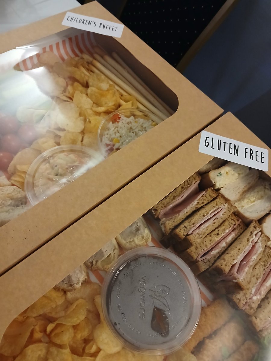 Beescountrykit's tweet image. Buffet goals 😍
Freshly made. Beautifully boxed.
Eco packaging, gluten-free options &amp;amp; plenty of Bees love inside 💛
#Buffet #Catering  #Chorley