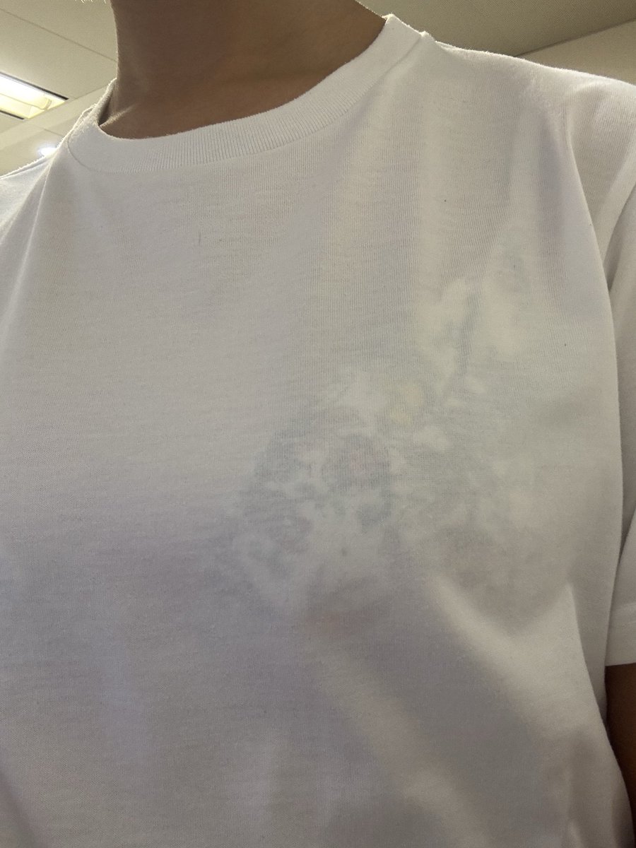 v_chuta's tweet photo. #大意！
#白tee #透視 咗 入面個 #bra 
#現晒出嚟 😣😣😣 https://t.co/ghti6x305Q