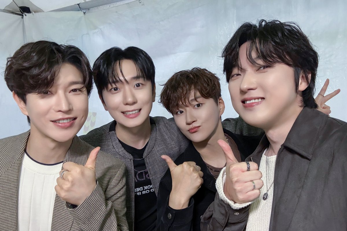 [📸]

251012
2025 제천국제한방천연물산업엑스포 종료

[속보] 포레스텔라 제천 단독 콘서트 성황리에 마쳐... 숲별들의 복복복이 필요해

🫳🫳🫳🫳

#포레스텔라 #Forestella
