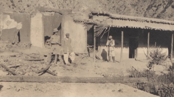 KhowariChetrar's tweet photo. Today #PakArmy destroyed Afghan Taliban's Brikot camp in Arandu sector #Chitral.

The same place was also captured by Chitralis during the 3rd Anglo-Afghan war in 1919.

📸
1. Captured afghan Flag
2. Destroyed Brikot Bazar
3. Afghan Colonel's house in ashes
4. Afghan prisoners https://t.co/I2HcNOVX7c
