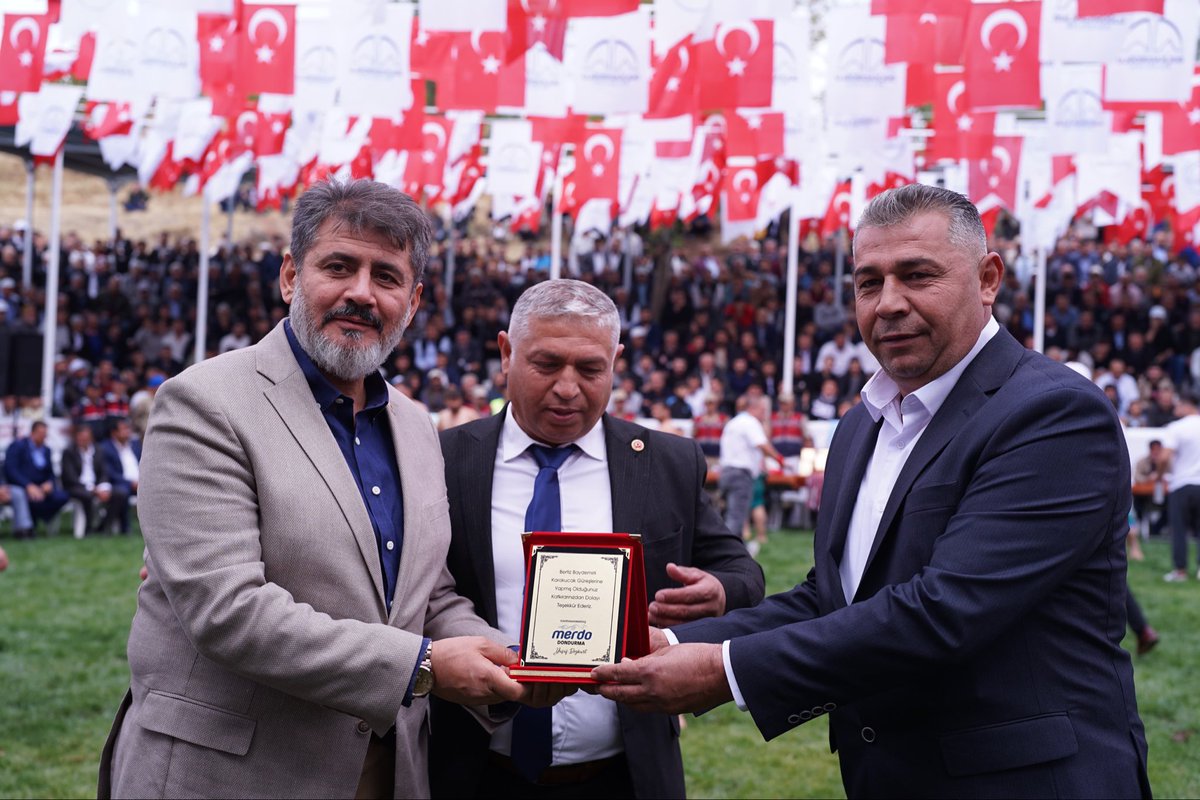 📍Dulkadiroğlu

14’üncü Bertiz Baydemirli Kısa Şalvar Güreş Festivali’nde hemşehrilerimizle bir araya gelerek ata sporumuzun coşkusunu hep birlikte yaşadık. 🤼

Er meydanında ter döken tüm pehlivanlarımızı gönülden tebrik ediyor, bu anlamlı organizasyona katkı sunan herkese