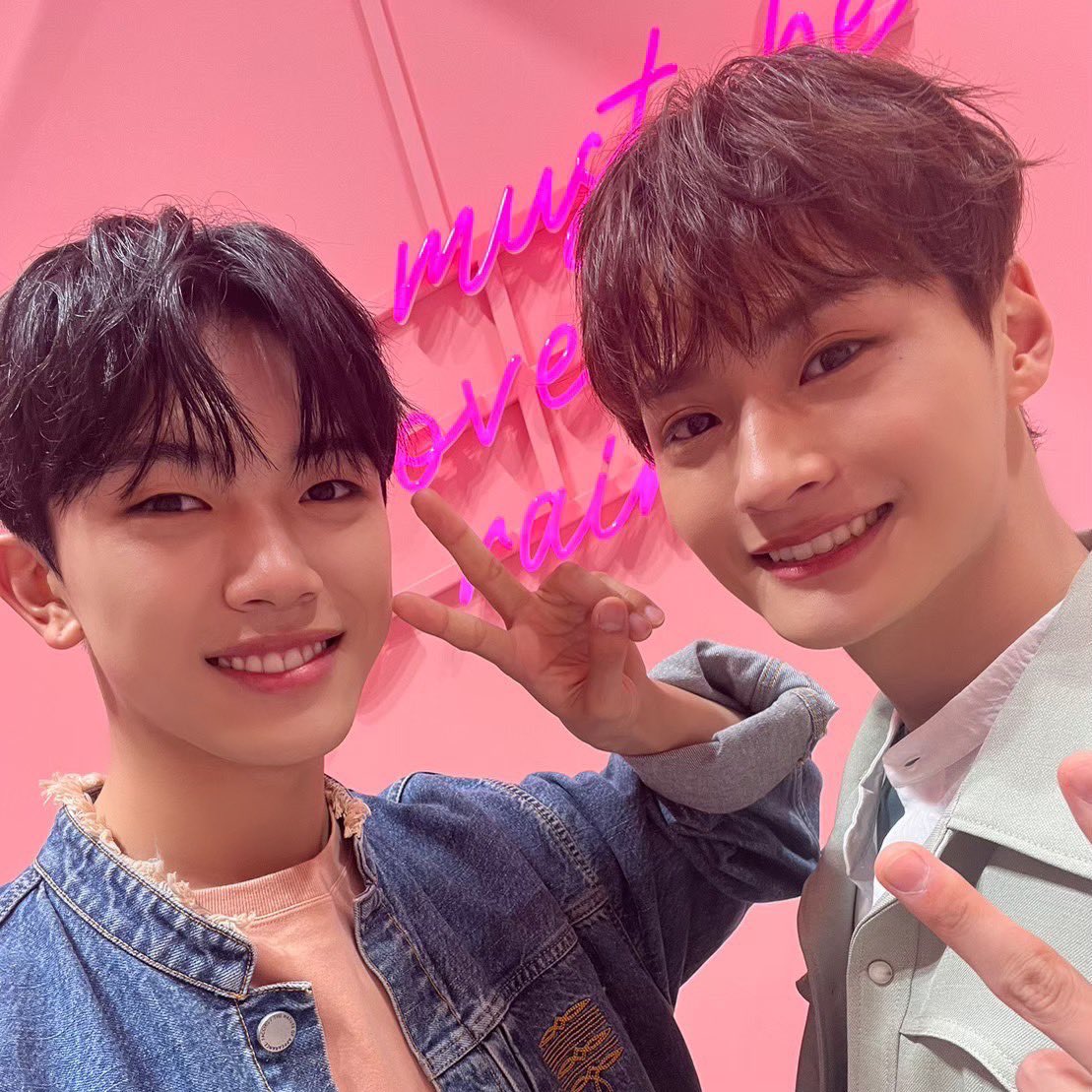 temple_people_'s tweet image. ──────────────────
           𝟎𝟖𝟎𝟓 ➸➸𝟏𝟎𝟏𝟐➸➸𝟏𝟐𝟏𝟖
          사이의 하루, 𝐡𝐚𝐥𝐟𝐰𝐚𝐲 𝐝𝐚𝐲
──────────────────

個々ももちろん好きだけど
このケミが昔から1番大好きです💙💚

#健香真ん中バースデー
#HAPPYKENKODAY
#平本健 #寺尾香信