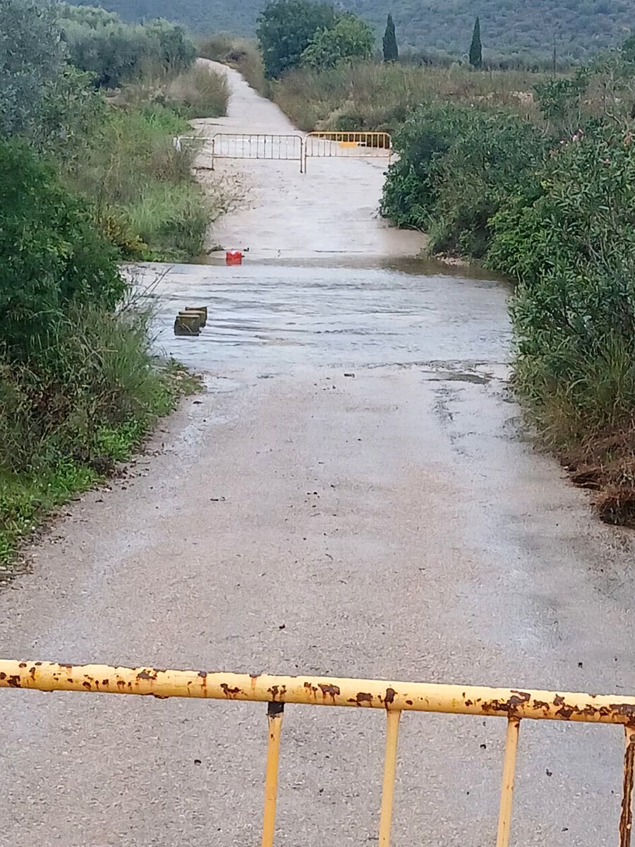 ⚠️ 𝗔𝗩𝗜́𝗦 | ⛔️ TALL DE CAMÍ

ℹ️ L'Ajuntament de #Roquetes informa del tall de camí per la ⛈️ pluja:

📍 𝐏𝐚𝐧𝐱𝐚𝐛𝐥𝐚𝐧𝐜𝐚, 𝐚𝐥 𝐩𝐚𝐬 𝐩𝐞𝐥 𝐁𝐚𝐫𝐫𝐚𝐧𝐜 𝐝𝐞 𝐋𝐥𝐨𝐫𝐞𝐭.

❗️ PRECAUCIÓ
🚧 Respecteu la senyalització.
❌ No circuleu en barrancs o zones inundables.