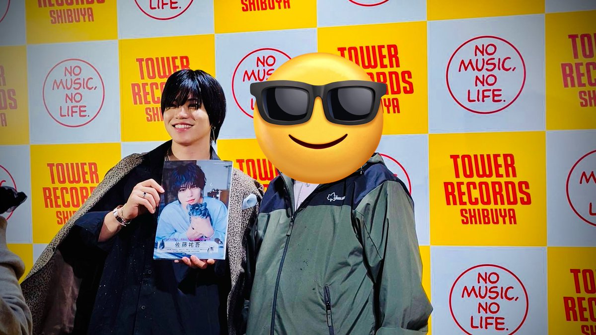 satoyugodesu's tweet photo. 写真集お渡し会、二日間ありがとうございました。
初めての写真集を直接渡せる機会があって、とても幸せでした。

みんなお尻お尻ばっか言ってました。
写真集ってお尻出すものだと思ってたよ。

セクシーショットも、かっこいいショットも、チンチラショットも、いっぱい楽しんでね。

写真は、父とのツーショット撮影会の様子。