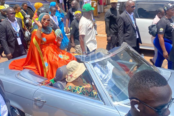 DailyMonitor's tweet image. Prime Minister, Ms Robinah Nabbanja, joins the Kampala City carnival procession led by KCCA executive director, Ms Sharifah Buzeki, paralysing traffic and business in Uganda&apos;s capital.

#MonitorUpdates 
📸@sserugopeter8