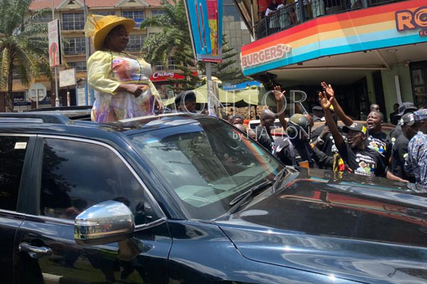 DailyMonitor's tweet image. Prime Minister, Ms Robinah Nabbanja, joins the Kampala City carnival procession led by KCCA executive director, Ms Sharifah Buzeki, paralysing traffic and business in Uganda&apos;s capital.

#MonitorUpdates 
📸@sserugopeter8