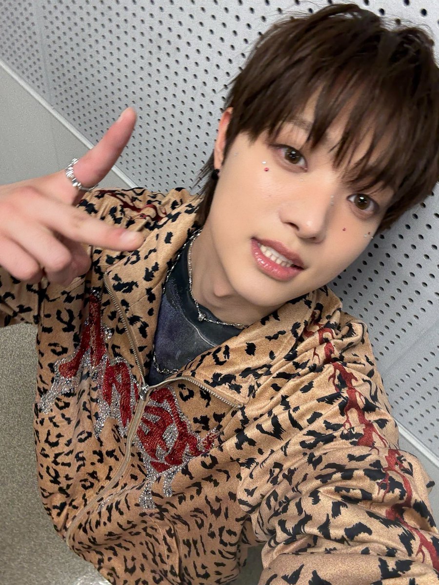 wenoomf's tweet image. fuck drugs you ever been addicted to byun euijoo that shit will kill you