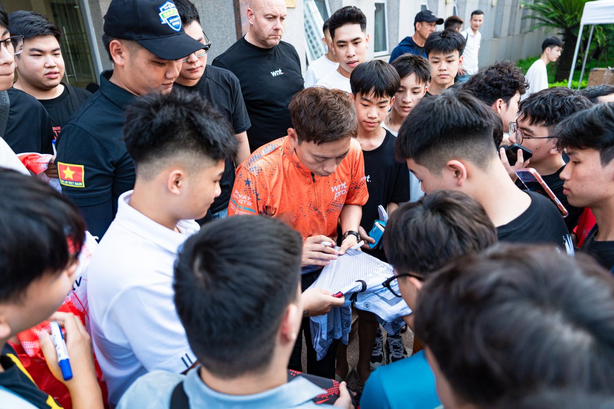 MatchroomPool's tweet image. The Prince and his people ❤️

#WNT | #HanoiOpenPool 🇻🇳
