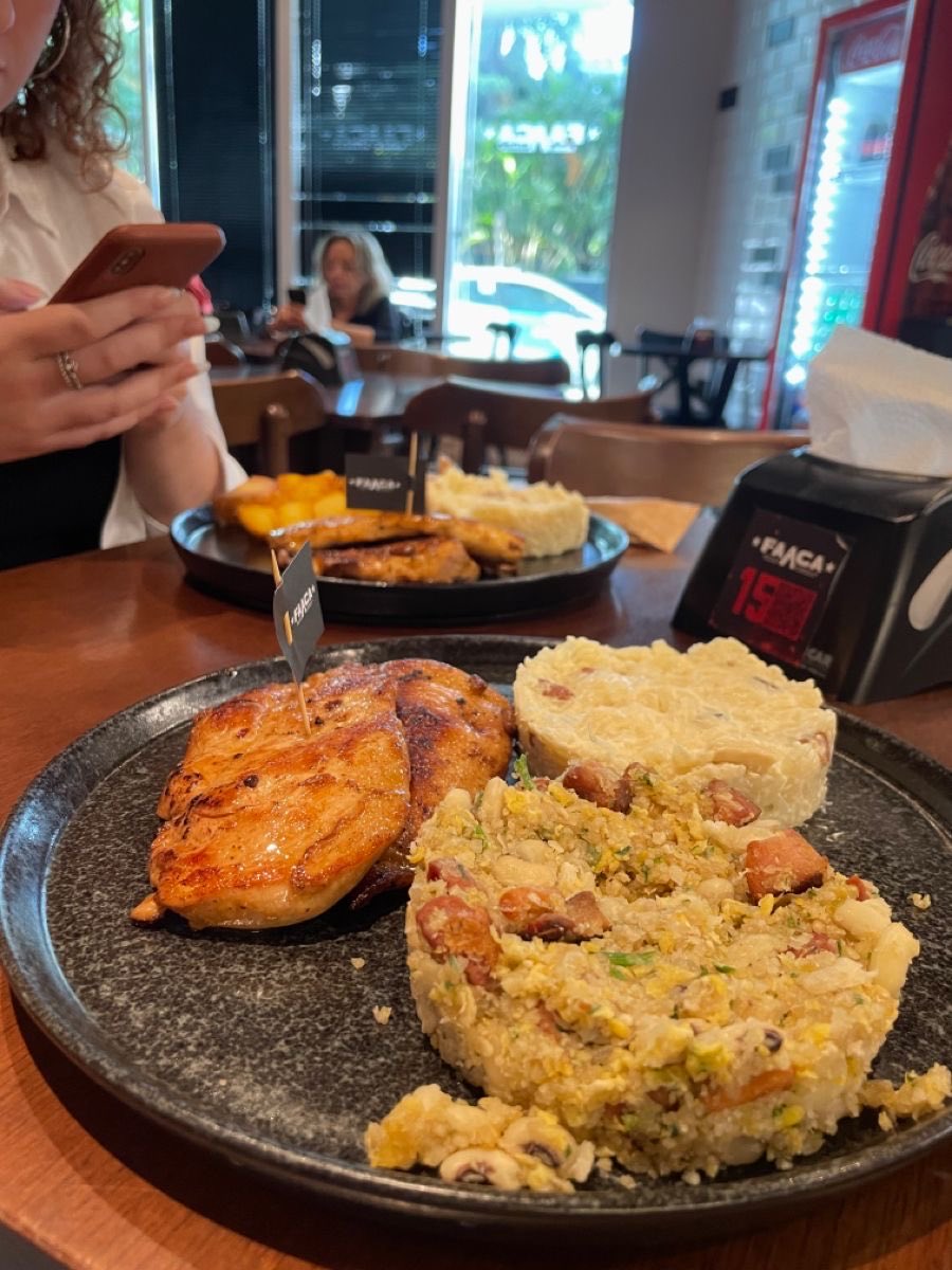 thugghinx's tweet image. In restaurants