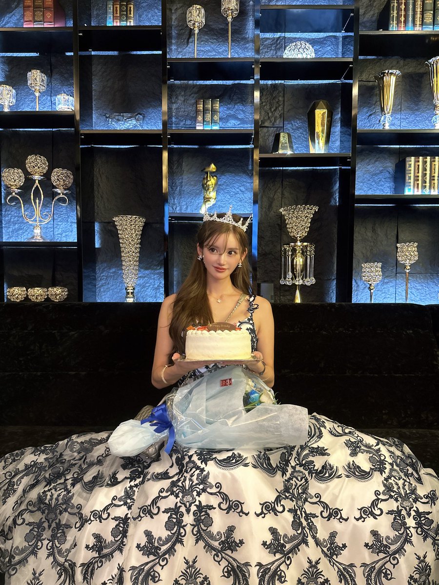 👑🎂💎