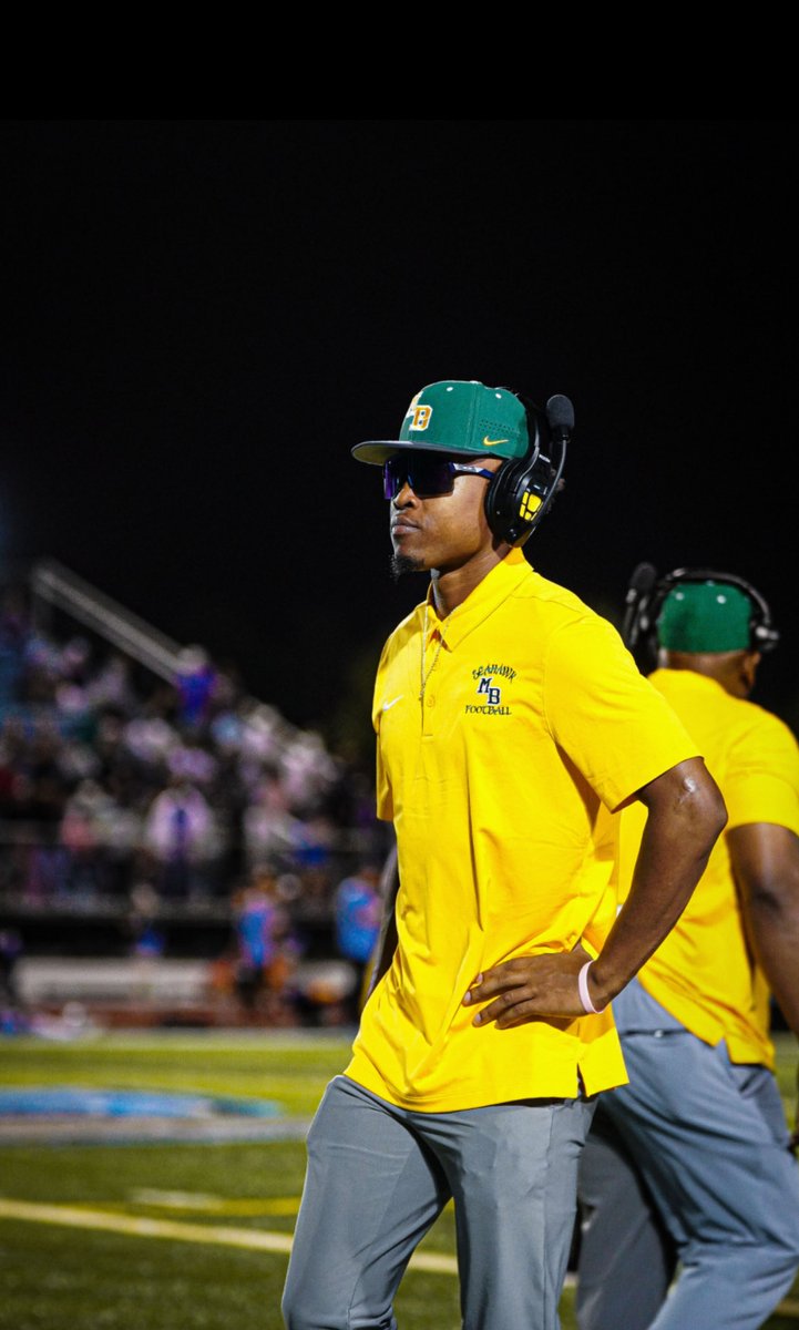 FJRsportsTalk's tweet photo. MB keeping the Bell 🔔 where it belong. Coach Austin J. Randall and the NO FLY ZONE Stood Tall! Let’s Go …. Goal #1✅
#MBFootball https://t.co/EdnQjZqFNJ