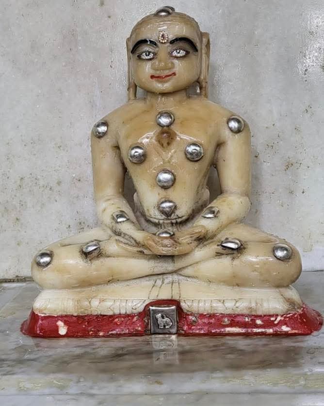 TanviSolankii's tweet image. Shree Jain Shwetambar MoortiPoojak Jain Mandir – Rangoon, Myanmar (Burma)

Jainism in Burma ✨

In the Jain Aagams (ancient texts), Burma or Myanmar was known as SuvarnaBhoomi of South East Asia. It is believed that a Jain monk named Shree KalkaCharya visited Myanmar (Burma).