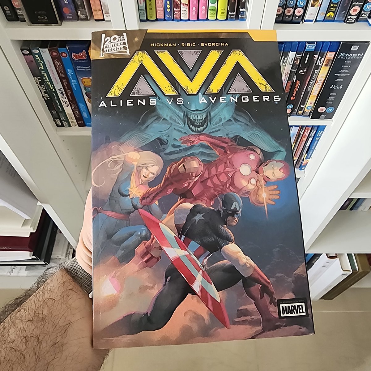 Alghoul1984's tweet image. Just snagged AVA: Aliens vs. Avengers — Avengers vs extraterrestrial chaos. Cover = 🔥. Who wins: tech or terror? 🛸🦸‍♂️🦸‍♀️
#AVA #AliensVsAvengers #MarvelComics #ComicBookCommunity