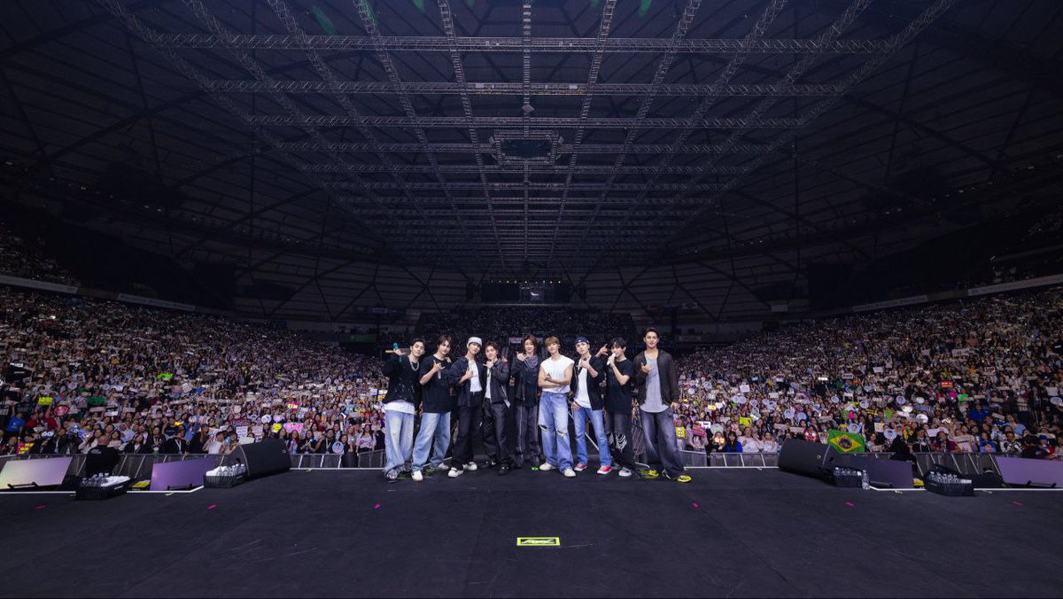 cseventeenbr's tweet image. 📸 | #Seventeen compartilhou novas fotos no #X! 

🗣️: [17&apos;S]
Para onde o ponteiro da bússola do SEVENTEEN aponta, é o caminho que seguimos juntos com os Carats 💗💙

• Por favor, mantenha os créditos!
• Utilize #CentralSeventeenBr para mais conteúdo incrível sobre o SEVENTEEN.…