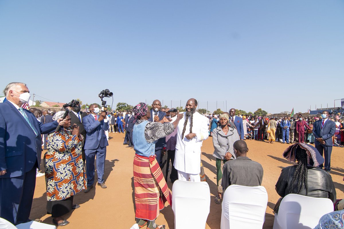 TwoMegaProphets's tweet image. OWUOR BREAKING NEWS ☝️😇
Many of my employees were afraid of catching infectious diseases from the poor. I therefore provided my employees with free masks with expired best-before dates from European donations and paid them a risk allowance. Hallelujah!