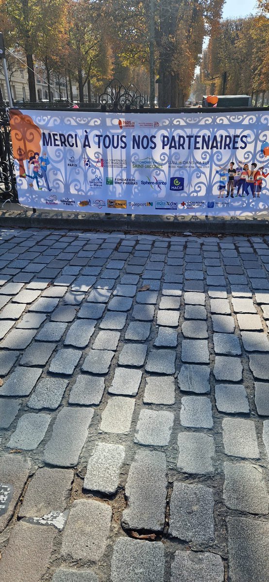 600 participants de toutes les générations à l’événement sportif « En basket avec Paulette » organisé dans le cadre de la semaine bleue des personnes âgées et des aidants <a href="/mairie6paris/">Mairie du 6ᵉ</a> 
Merci à Chantal Lambert, Arielle Beaucamps et Florence de Varax pour leur engagement!