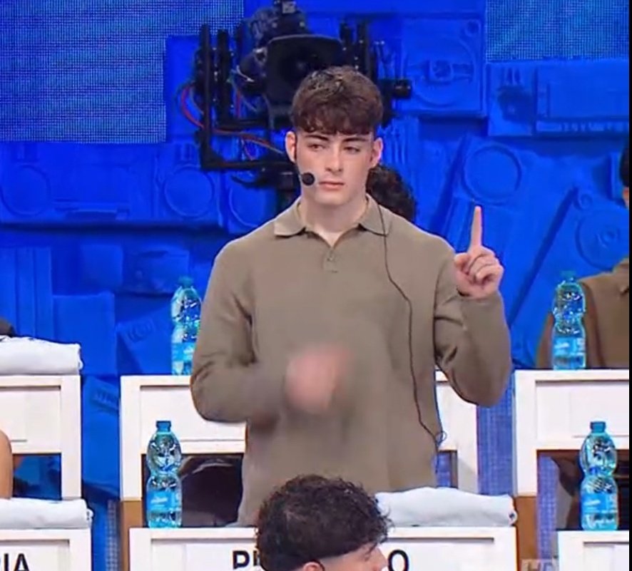 contechristino's tweet photo. Attiviamo il programma protezione per cortesia perché ad ogni inquadratura mi si spezza il 💔 #Amici25 https://t.co/Xm3UrOhMK8