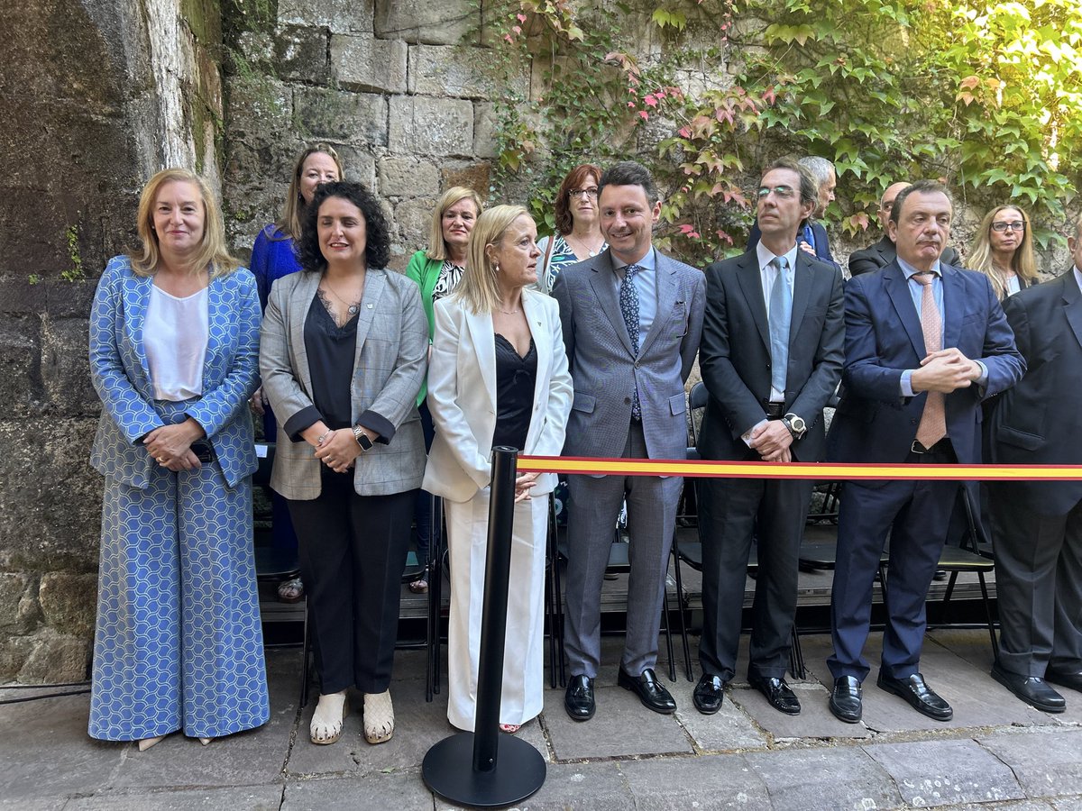 🇪🇸12 de octubre — Día de El Pilar
Como cada año, celebramos la festividad de Nuestra Señora del Pilar, patrona de la Guardia Civil.

Este 2025, el acto se desarrolla en Cartes.

🙏Gracias a la Guardia Civil por su entrega y servicio a la ciudadanía.

¡Feliz Día del Pilar!