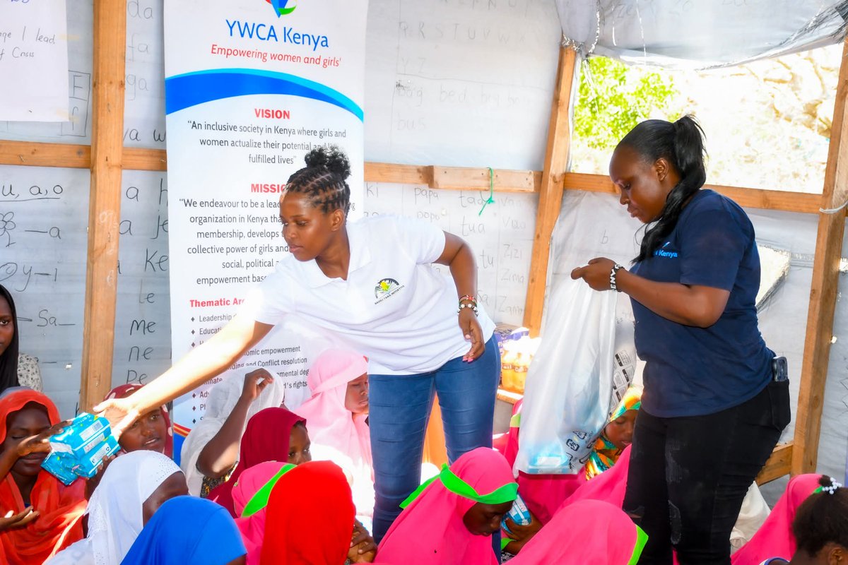 Badili Tana Initiative, in collaboration with YWCA tana-river branch, marked the #InternationalDay of the #GirlChild by engaging girls in the Dumi, Feri, Peponi, and Mitapani #IDP camps in the Ga
rsen area.
#GarsenIDPs #LetGirlsDream #YWCA #SupportDisplacedGirls #GirlsLead