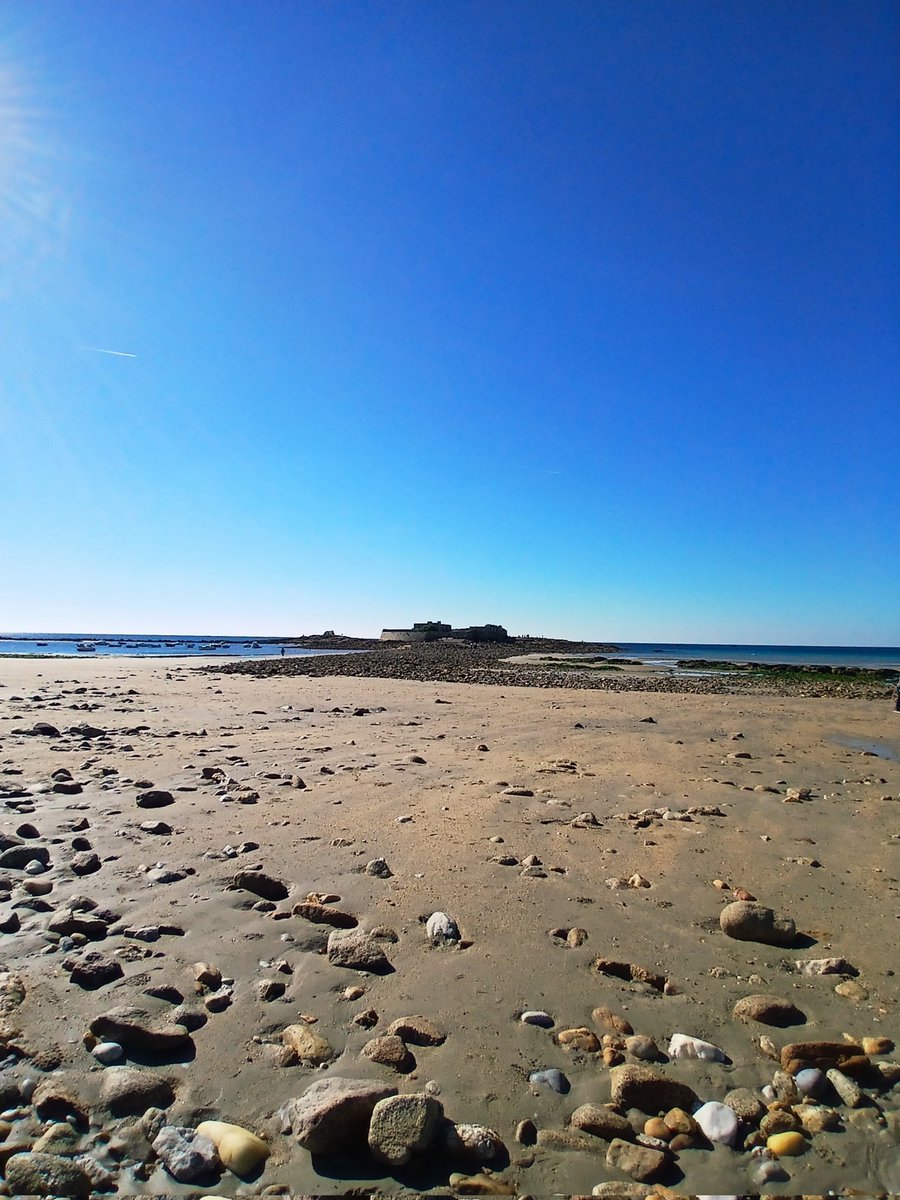 Valérie (@valerie7456) on Twitter photo Le bonheur ☀️🌊
Le Fort Bloqué 🤗
#Bretagne Le bonheur ☀️🌊
Le Fort Bloqué 🤗
#Bretagne