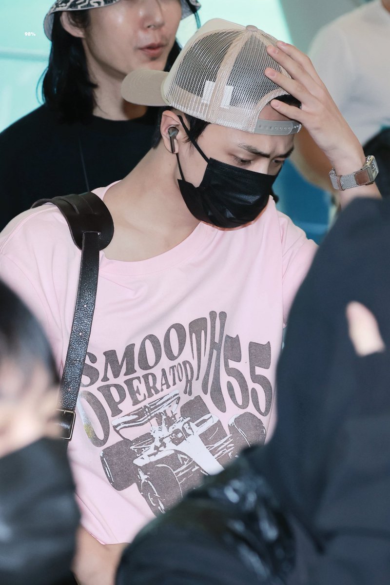 ohgawdjay's tweet image. 👤: Jongseong looks good in pink clothes
🐈‍⬛: Because I’m a real man
🐈‍⬛: It’s my signature color
🐈‍⬛: A color that many people have the prejudice of being cute
🐈‍⬛: You have to be shameless and confident to pull it off. That’s what a real man is.
🐈‍⬛: 💗💕💓💖💪🏻😤

Real men wear…