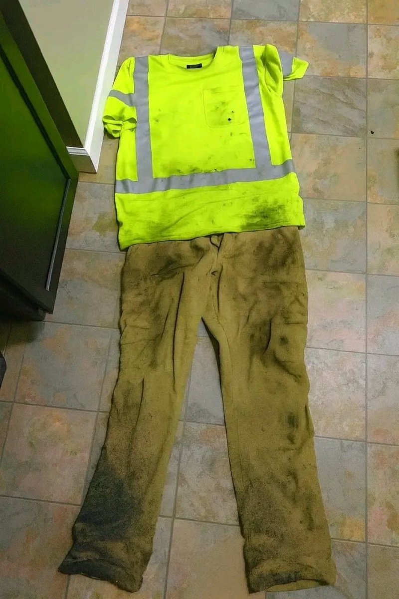 “Craziest thing just happened at Walmart… and I need to share this. 🛒🙌”

I had just finished a long day — 6 a.m. to 9 p.m. — still in my dirty work clothes, grabbing a few things before heading home (and back to work at 4 a.m. the next morning).

As I walked behind a family,