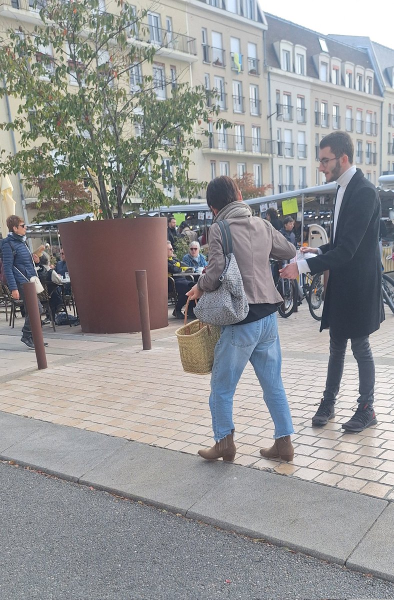 A la rencontre des Bellifontains ce matin, nous avons pu échanger avec de nombreuses personnes sur le besoin des Français d'être écoutés, et du retour aux urnes qui s'impose dans les conditions déplorables actuelles.
#dissolution 
#RN77 
#Lecornu2