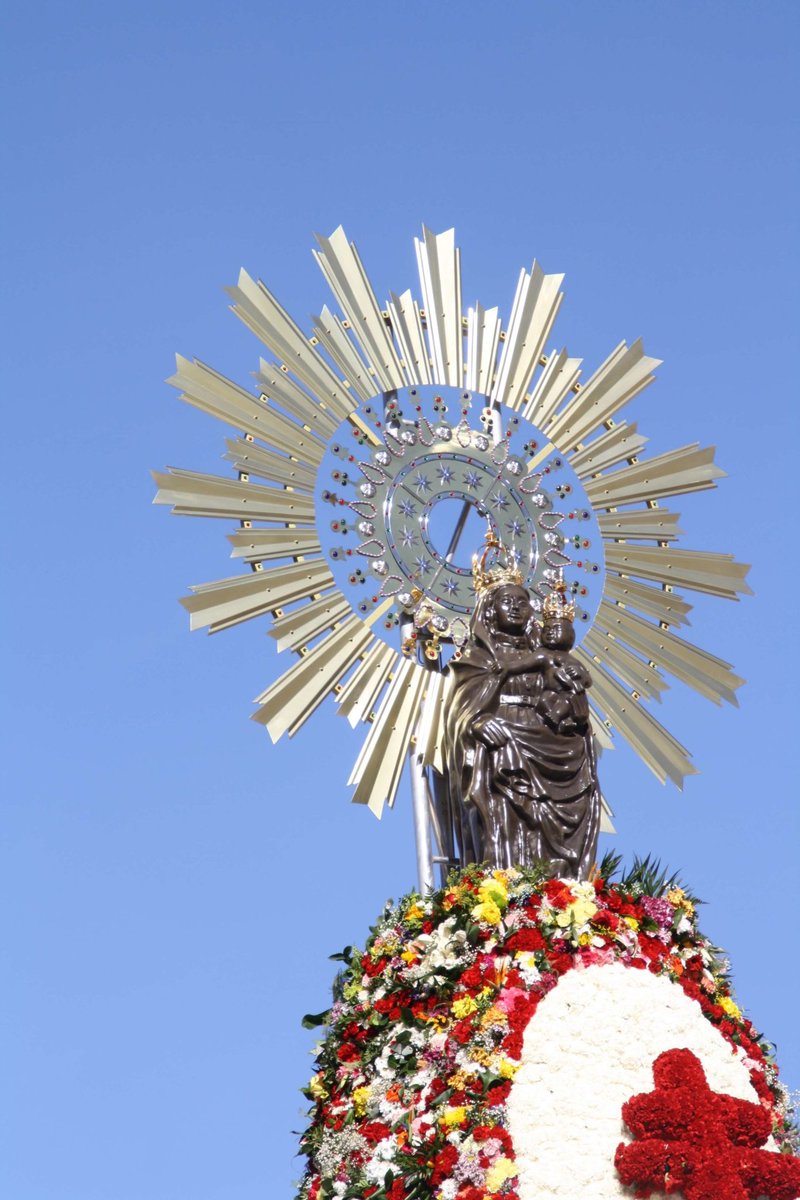 Por España, siempre tierra de María.
¡Viva la Virgen del Pilar! ¡Viva España!