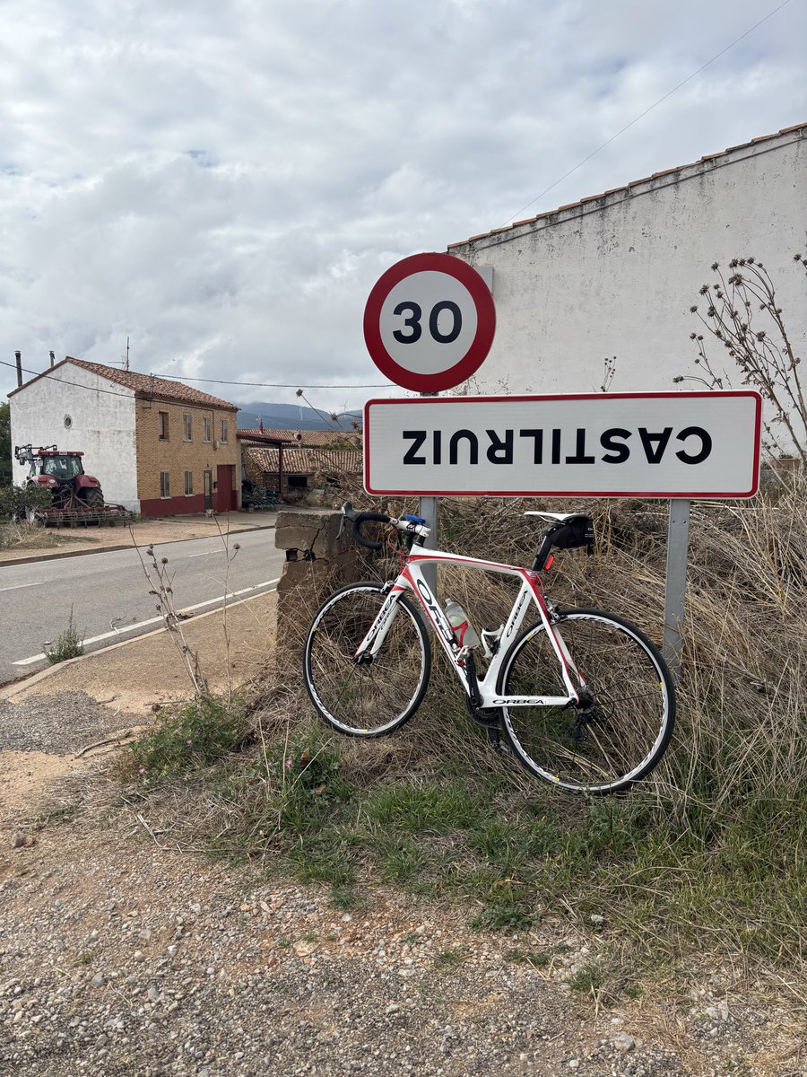 La España despobalda 💪💪 #castilruiz #soria <a href="/dipsoria/">Diputación de Soria</a> <a href="/soriaparaisodep/">Soria Paraíso del Deporte</a> 

Tenemos una red de carreteras para cicloturismo de las mejores de España 👏