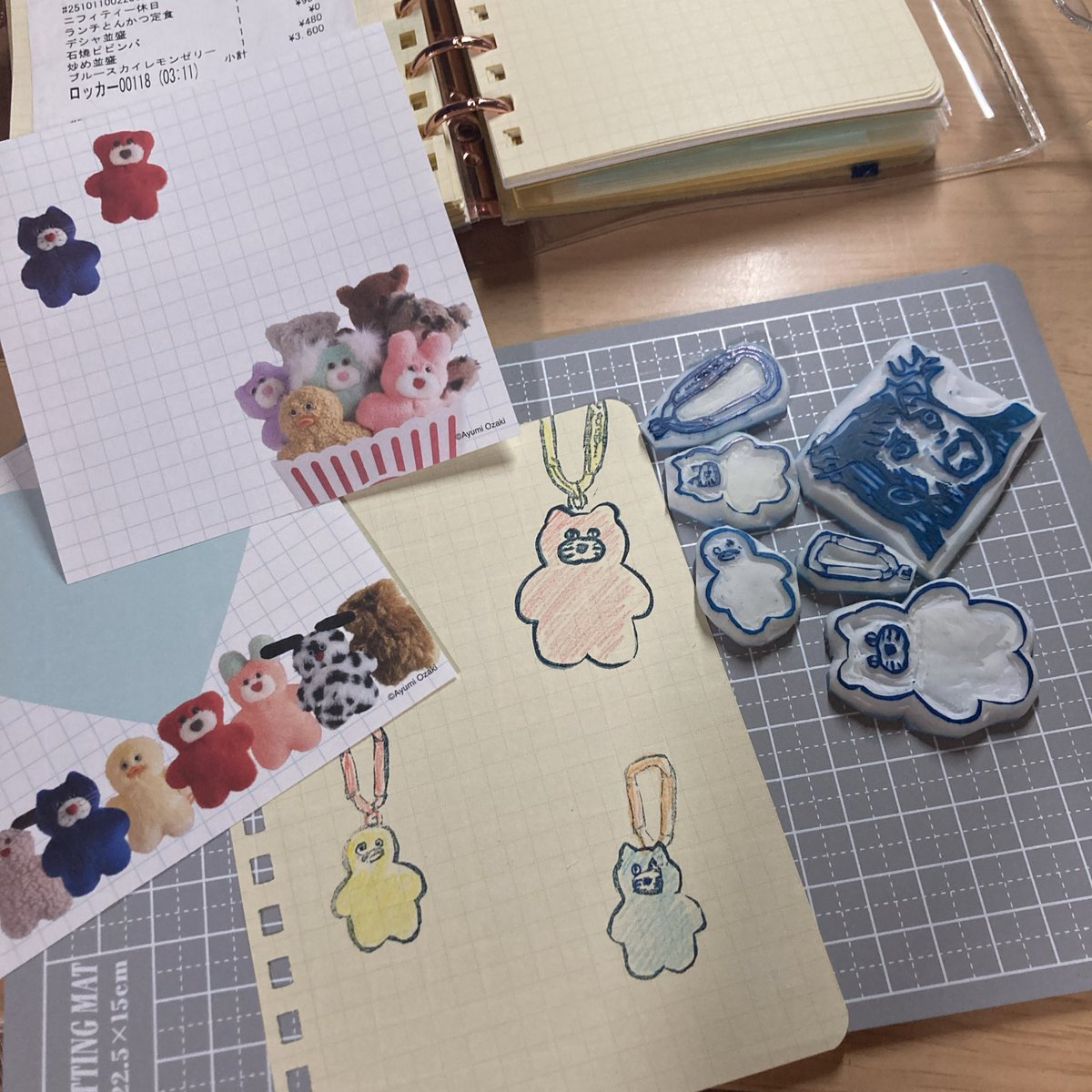usausanoki's tweet photo. メモ帳中身も確認せんと買ったけどめちゃくちゃかわいい
なんだこりゃぁぁああ https://t.co/RxhK3GTLVe