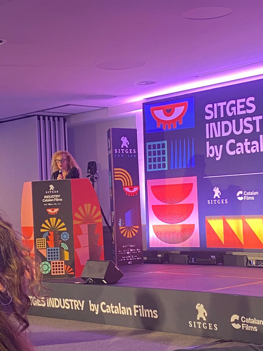 RevistaRubik's tweet photo. El área de industria del @sitgesfestival lleva años creciendo hasta convertirse en un enclave estratégico para el desarrollo de nuevos proyectos de género.
Está mañana, Rubik ha estado presente en una de las principales actividades para profesionales, el Sitges #FanPitch, destinada al impulso y coproducción de nuevos proyectos de largometraje y ficción seriada de género fantástico y terror.
#Sitges2025