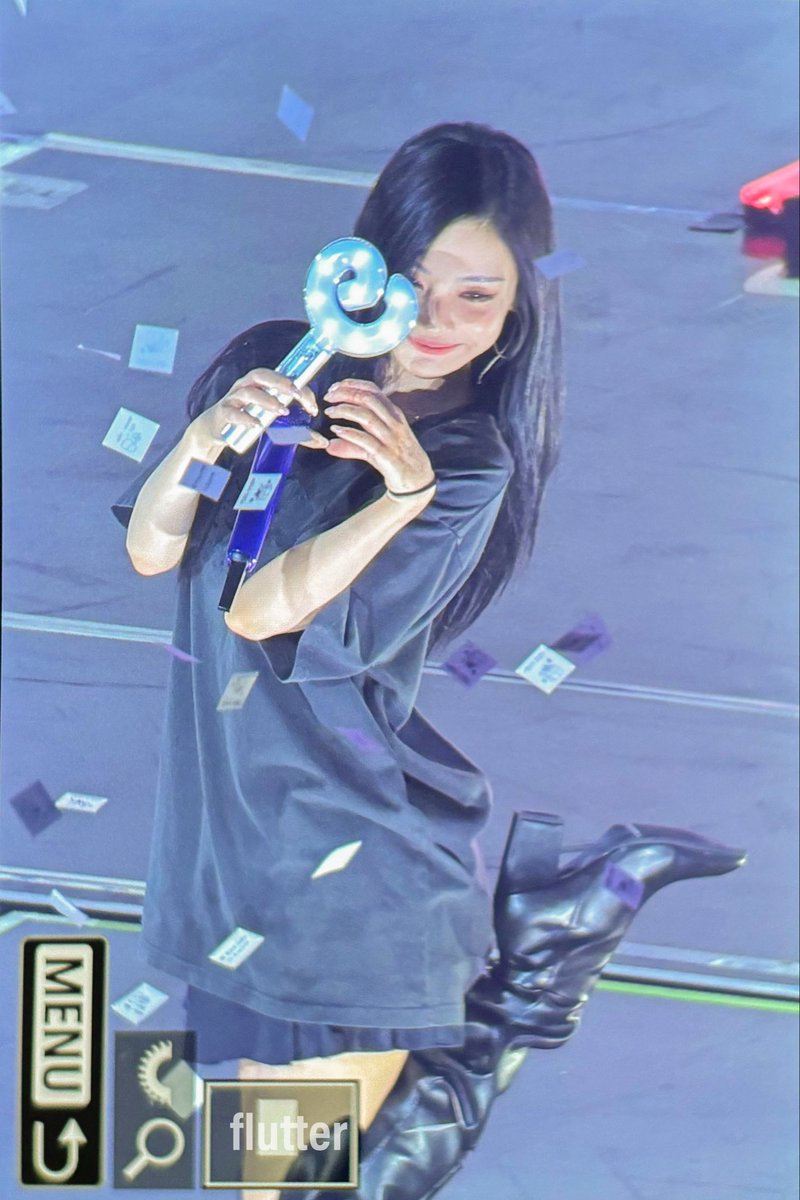 flutter1023's tweet image. 251012 🐈‍⬛🖤

#aespa #æspa #에스파 
#NINGNING #닝닝 #宁宁 #宁艺卓