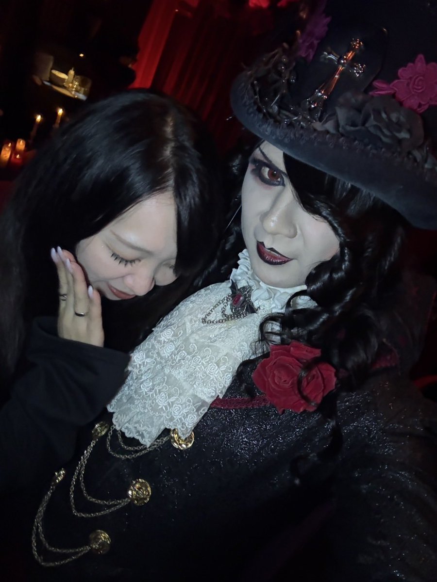 rina_070803's tweet photo. ローズ伯爵が愛おしすぎて
もうこれは通う
ご飯も美味しかった🙃🙃
#VAMPIRECAFE
#ローズ伯爵 https://t.co/6S6EyuRIJq