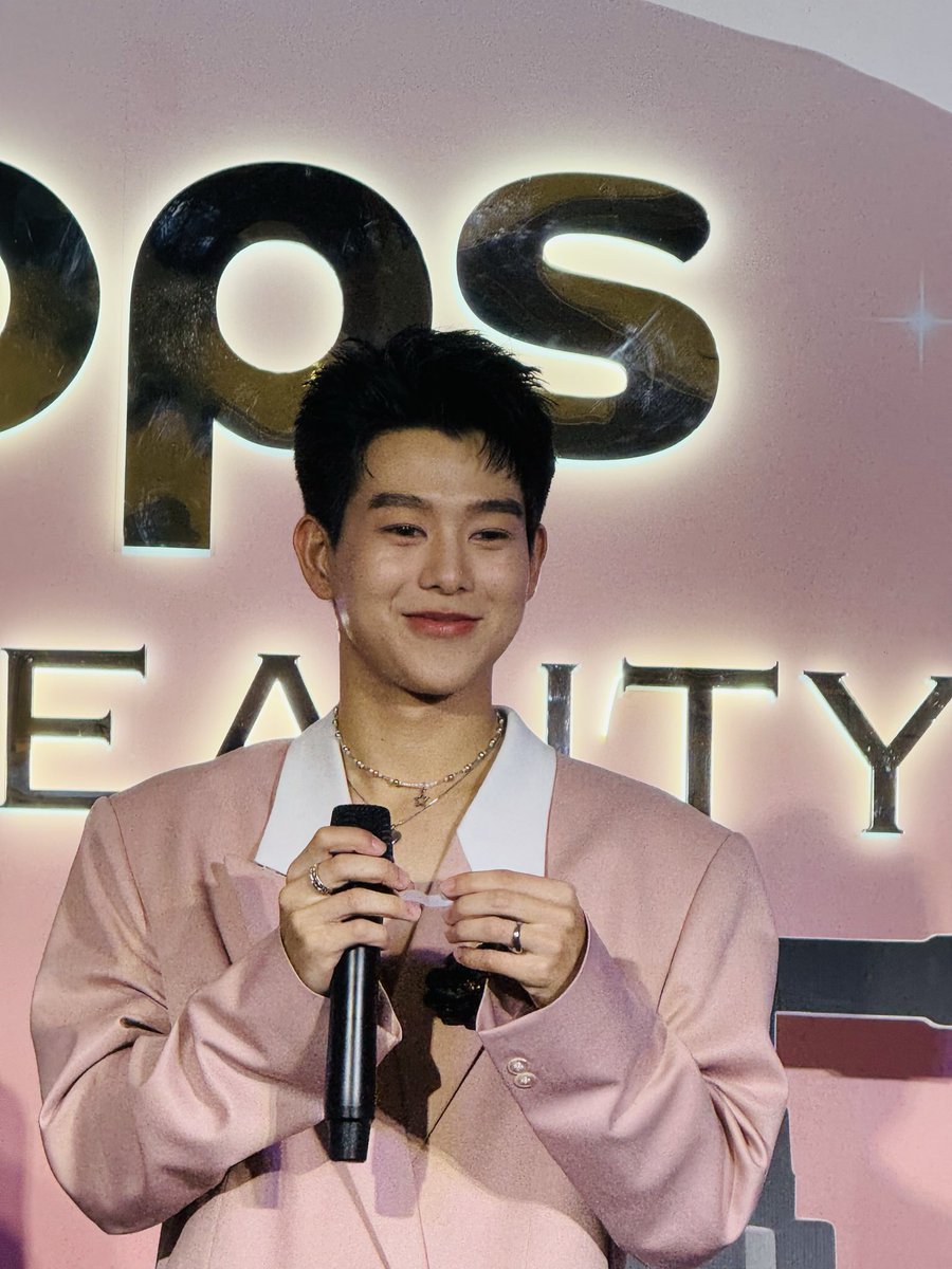 topsthailand's tweet photo. จับผู้โชคดีได้น่ารักขนาดนี้ ขออุ้มไปเล่นที่บ้านได้ไหมคั้บบบ 🥰❤️
EARTHLAB X KRIT
#TOPSofBeauty2025 #TOPSofBeauty2025xKrmjtc #TOPSTHAILAND #TOPS #ท็อปส์ #EARTHLAB #KRITxEARTHLAB #EARTHLABxTopsofBeauty #แฟนมีตกับกฤษฎิ์ #KRITNgam #krmjtc https://t.co/TScwP9jNDL