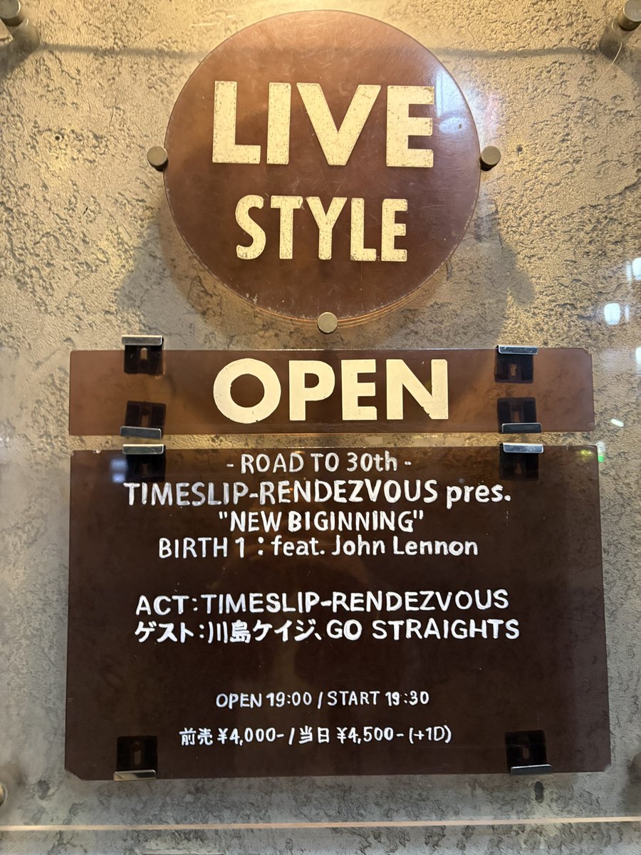 lgm_mtg's tweet photo. 10/9は下北沢440に
TIMESLIP-RENDEZVOUS "NEW BIGINNING" を観に行ってきました
29周年&amp;サブスク配信おめでとうございます！
諸事情でゆうくん不在だったりしたけどやはり30年前に素晴らしいバンドと出会えていたのだなあとしみじみ感じました
全員揃った演奏も観たいので2月のライブも行きたいな！ https://t.co/BZFoSxZeM4