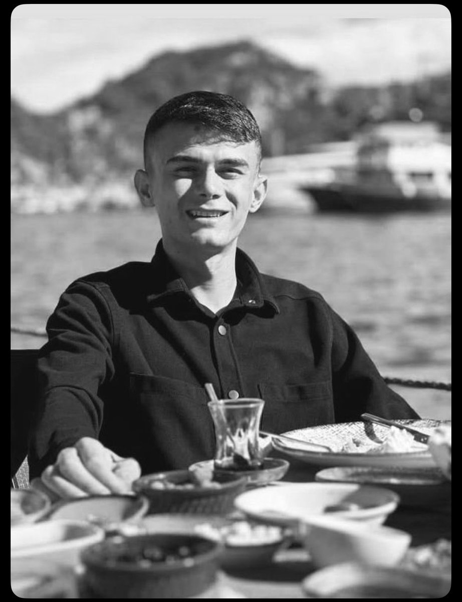 Aslan abimmm mekanın cennet olsun inşallah topragın bol olsun abimmm
Allah ailene sabır versın