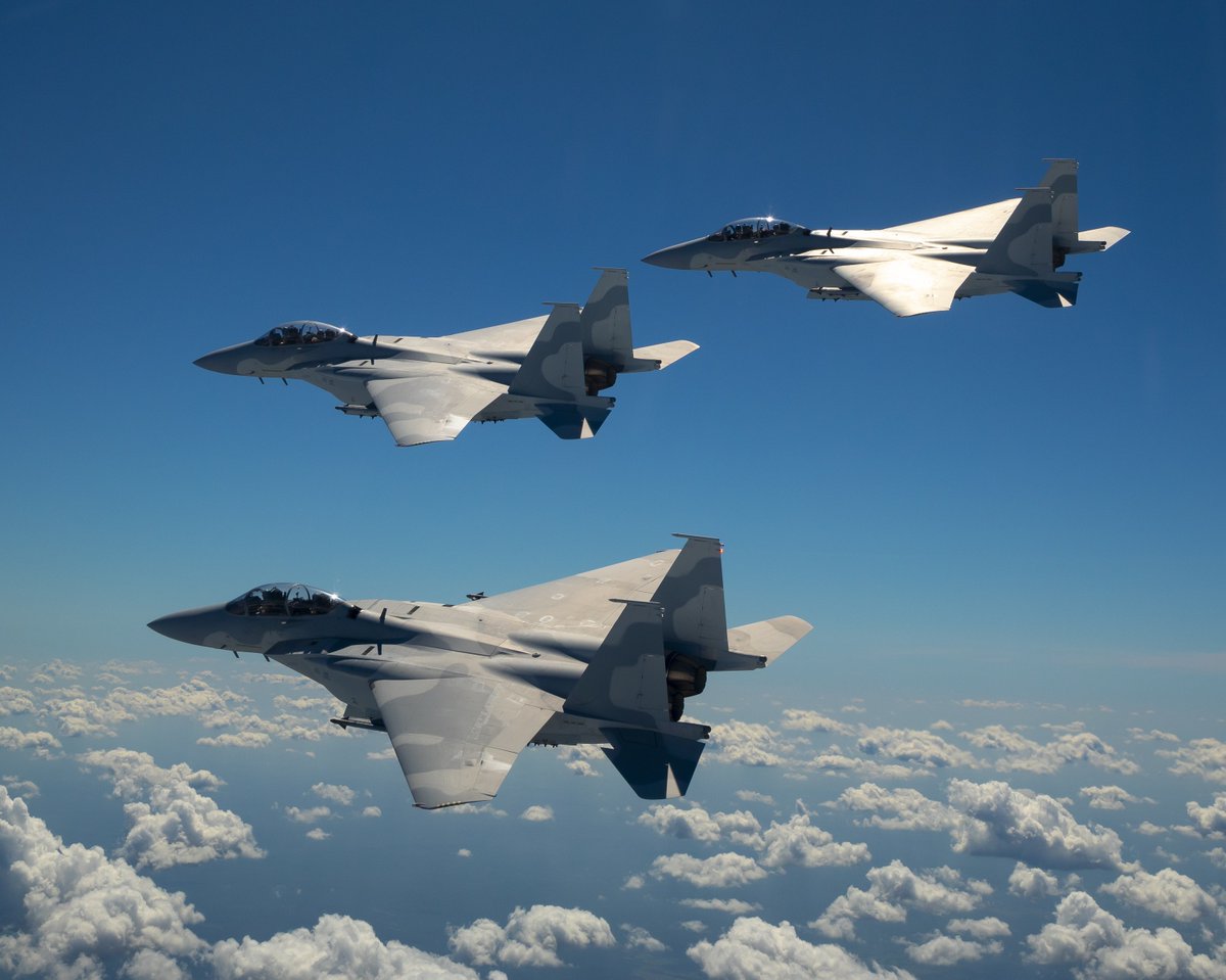 C4Defence's tweet photo. ✈️ Katar ve ABD, 11 Ekim 2025’te Idaho’da F-15QA eğitim üssü için anlaşma imzaladı.
Katar pilotları artık ABD’de ileri düzey eğitim alacak.
👉https://t.co/0Rj1u2r7uo
#F15QA #Katar #ABD #SavunmaİşBirliği #defence https://t.co/JmxreuBsrx