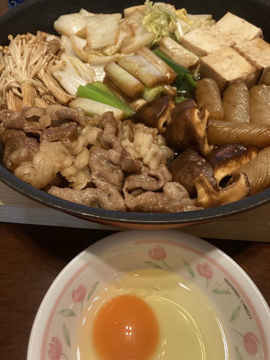 私　今夜何食べようかぁ？
奥　すき焼き🥩
私　承知致しました🫡

広島牛🐃で作ってみました。
↑今ココ