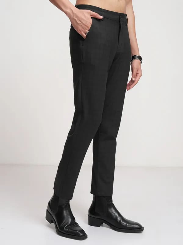 bindboys's tweet image. Dress sharp, move smart — Buy Men’s Formal Trousers on @bindboys  Store at the best price. 
Shop Now. bindboys.com/product/mens-f… 
#bindboys #menswear #shopping #formals #trousers #style #fashion