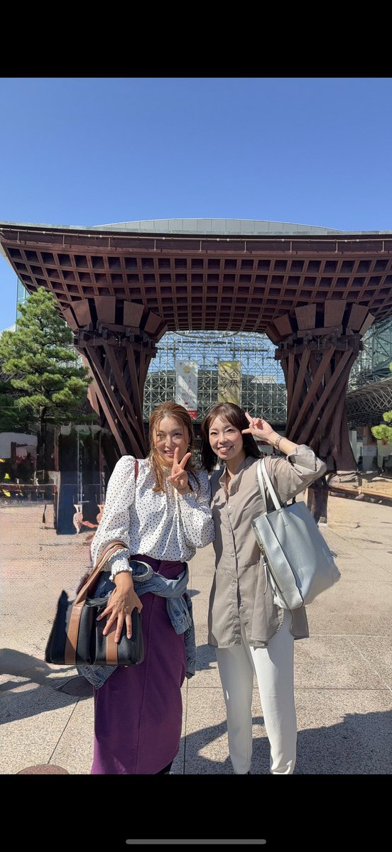iku_chan__'s tweet image. 石川初日ゆかちんと!かねち側最前列端💺で歌🎤の時にうちわに気付いたかねちが来て手を伸ばしてきてくれたから握れた🤝😍もぉ本当に本当に最高過ぎた😆コーナーも盛り上がったし何よりゆかちんと一緒に楽しめた事が嬉しかった🥹ゆかちんありがとうね🩷
#チャラバンツアー
#石川金沢
#EXIT