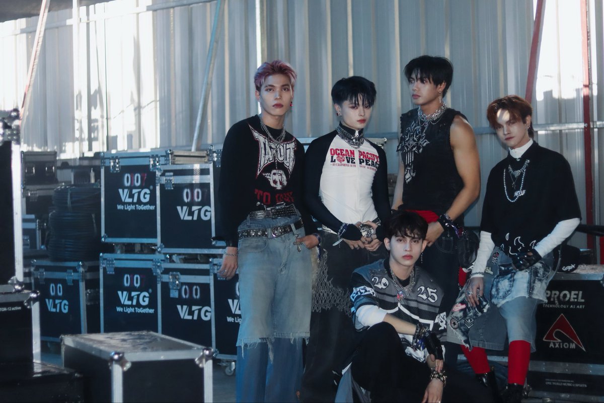 10. 11. 25

BLACKOUT MANILA
📍BRIDGETOWNE OPEN GROUNDS 

NEWID LIGHTS UP THE NIGHT
#NEWIDXBlackoutManila
#NotJustAFestival #BlackoutManila