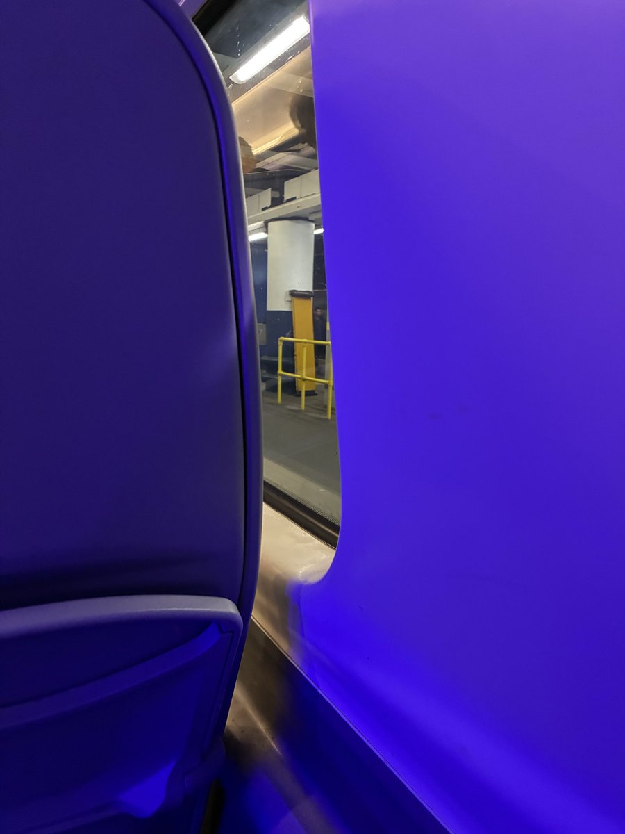 lotgul's tweet photo. @AvantiWestCoast are we really calling this a window seat!? https://t.co/xGwWDTG1lW