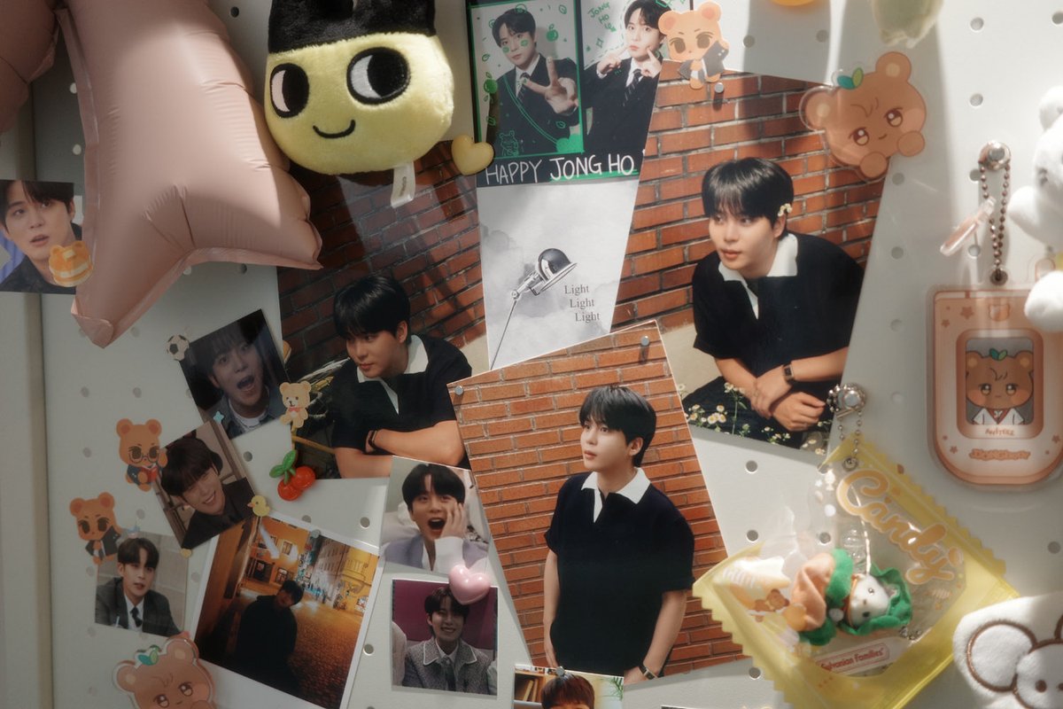 eighteez_jjong's tweet photo. 두번째 생카
여기 약간 쫌 제 방 같음....완전 제 스타일이에요 완내스..ㅋ ㅋㅋ
파티분위기가 즐거워서 기분좋았구 저도 은근슬쩍 낑겨서 박수쳤어요 푸핰ㅋㅋㅋㅋㅋ생일축하합니따👏👏
#팀딩굴댕굴_대장_종호키우기 https://t.co/AfgFyVQemC